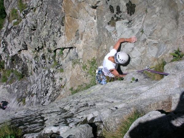 Jeanne qui sort du surplomb en 6b+