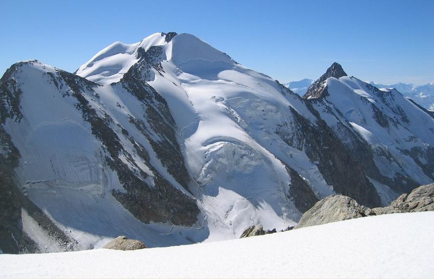Aig. Trè la Tête- vu depuis les Dômes de Miage