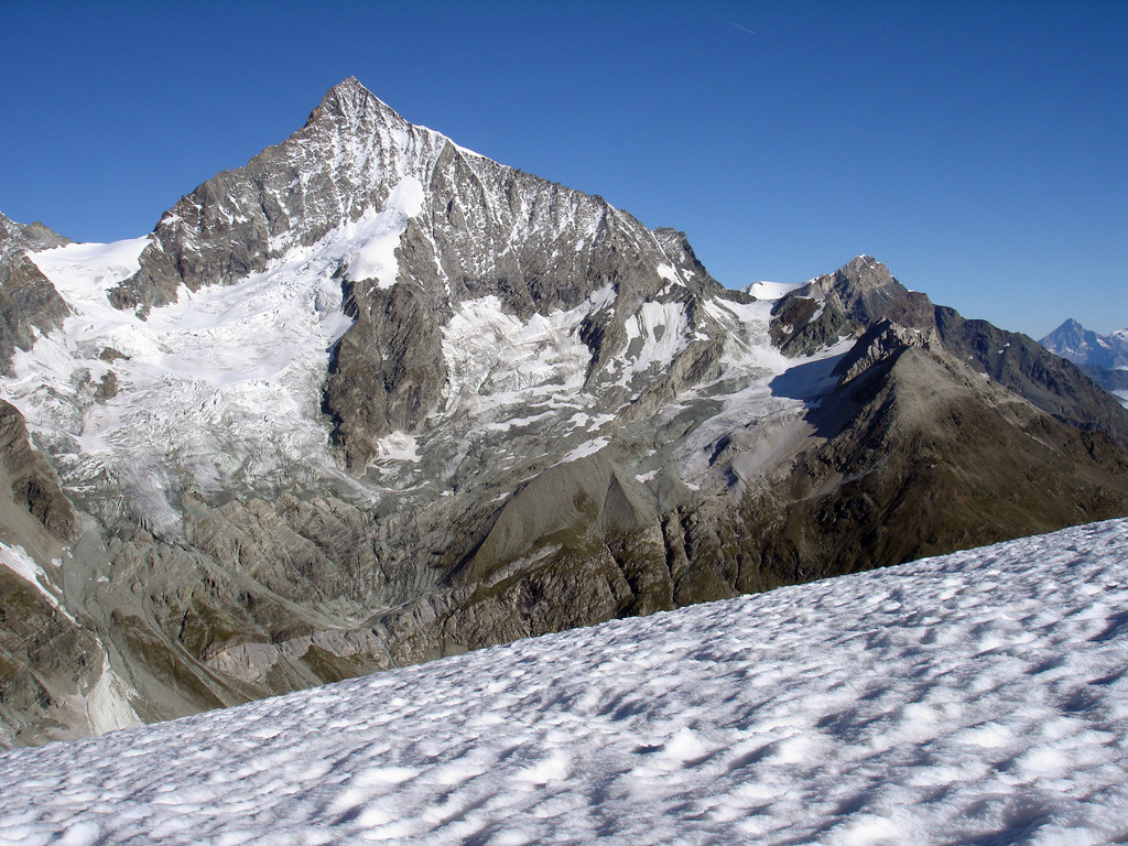 Il Weisshorn 4506 m versante Sud, durante la salita al Mettelhorn 3406 m.