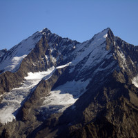 Il Dom 4545 m ed il Täschhorn 4490 m visti dal Mettelhorn 3406 m.