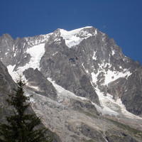  Il versante Sud delle Grandes Jorasses 4208 m, da la Palud 1300 m.