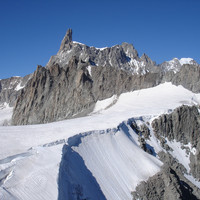 Il colle del Gigante e il Dente del Gigante 4013 m dal rifugio Torino 3375 m.