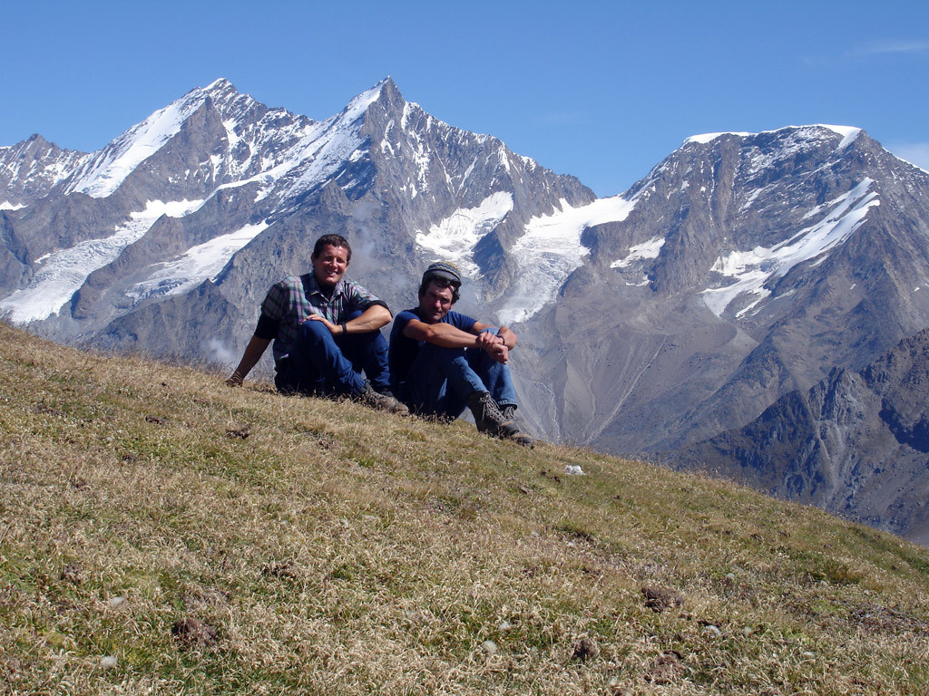 Sulla cima del Wisshorn 2936 m, le cime del Dom 4545 m,Täschhorn 4490 m e Alphubel 4206 m.