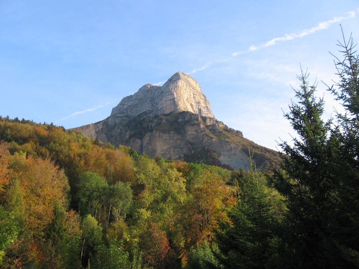 Le pilier Sud au loin par un matin d'automne