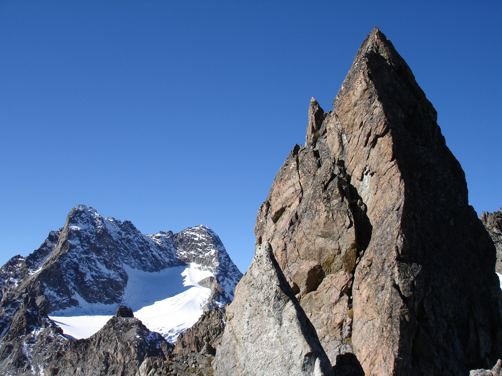 Il Piz Kesch 3417 m, durante la salita al Piz Val Müra 3162 m cresta WNW.