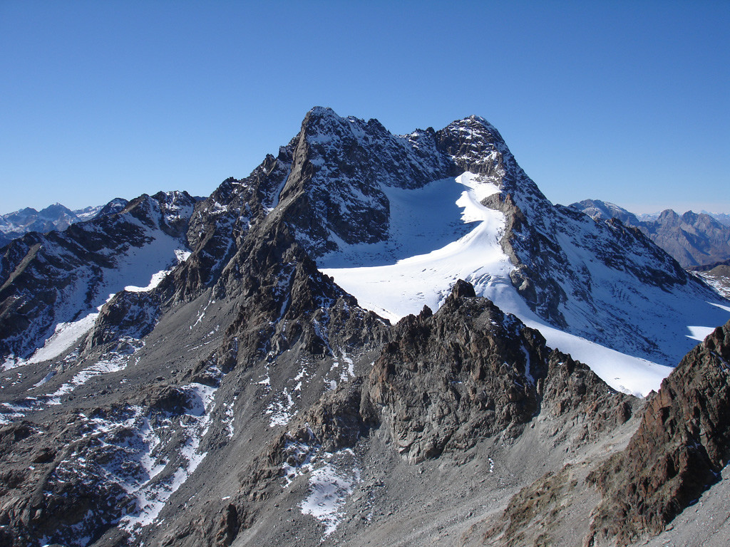 Il Piz Kesch 3417 m versante Nord, dalla cima del Piz Val Müra 3162 m.