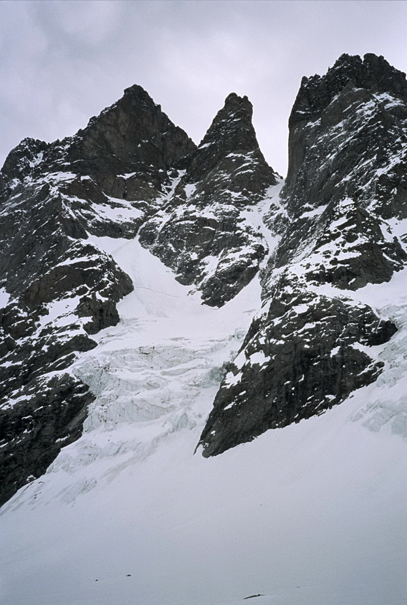 Couloirs du Coup de Sabre et du Pic Sans Nom vus du Glacier Noir