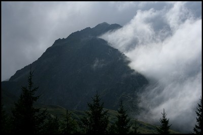 Arête Nord des Grands Moulins et nuées Arête Nord des Grands Moulins et nuées
