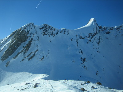Le sommet ( corne au soleil) depuis Rati Le sommet ( corne au soleil) depuis Rati