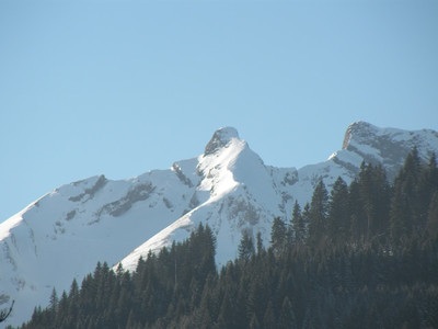 Roc d'enfer sommet Est depuis la route des Gets Roc d'enfer sommet Est depuis la route des Gets