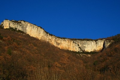 Eson (Pont de Barret) : les face "Sud" et "Ouest" Eson (Pont de Barret) : les face "Sud" et "Ouest"