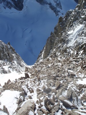 Vue du sommet du couloir SW Aiguille Amône. Vue du sommet du couloir SW Aiguille Amône.