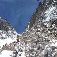 Vue du sommet du couloir SW Aiguille Amône. 