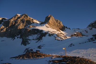 Dents Blanches Occidentales à gauche, Golette de l'Oule à droite