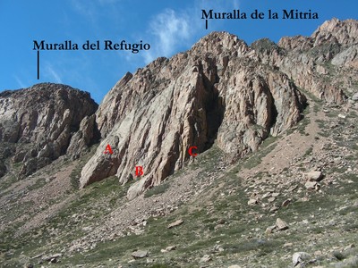 La Muralla de la Mitria (Cajon de los Arenales, Cordon Portillo, MZA, Argentina) La Muralla de la Mitria (Cajon de los Arenales, Cordon Portillo, MZA, Argentina)