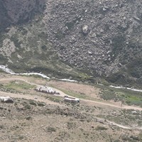 Le refuge Portinari vu du haut de la Muralla de la Mitria