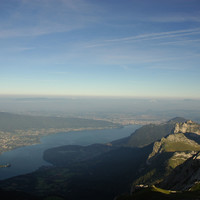 Vue depuis le sommet sur le lac d'Annecy