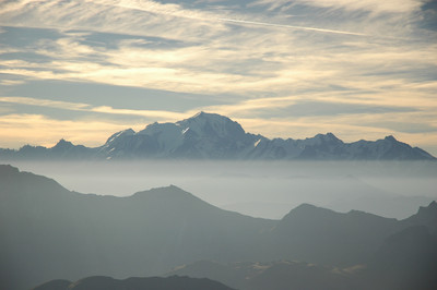 Vue depuis le sommet sur le massif du Mont Blanc Vue depuis le sommet sur le massif du Mont Blanc