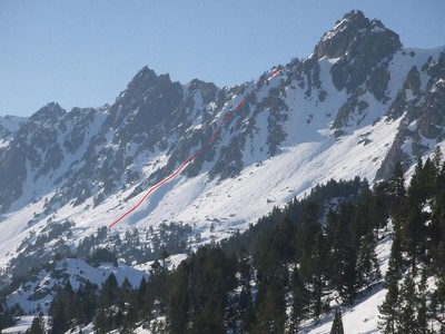crête de la Pègue et couloir de descente vue de la vallée d'aygues cluses crête de la Pègue et couloir de descente vue de la vallée d'aygues cluses