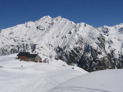 cabane Marcel Brunet (2060 m)