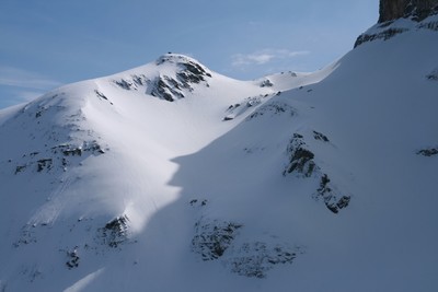 Refuge de Chalin au sommet de la Tête du même nom Refuge de Chalin au sommet de la Tête du même nom