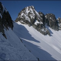Les Aiguilles de l'Argentière :  Aiguille Dulong Rosnay et  Aiguille Michel (vue depuis la Brèche du Chien)