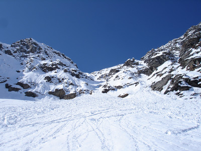 Da quota 2750 m lo sbocco del canale N del Piz da la Margna 3159 m.