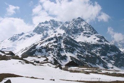 Vers le refuge de l'Alpe de Villar d'Arène Vers le refuge de l'Alpe de Villar d'Arène