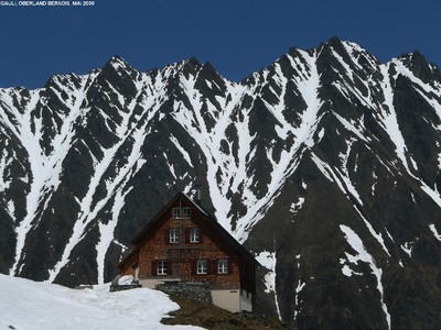 Cabane de Gauli sur fond de Ritzlihorn Cabane de Gauli sur fond de Ritzlihorn