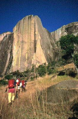 Madagascar - Approche à la face Est du Karambony Madagascar - Approche à la face Est du Karambony