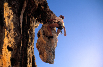Madagascar - Plaisir de la grimpe sur cette superbe stalactite Madagascar - Plaisir de la grimpe sur cette superbe stalactite