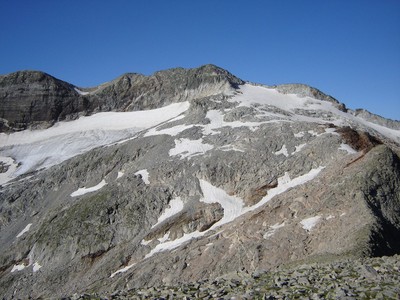 pic du seil de la baque (à gauche), cap occidental du seil de la baque (au centre, entre les deux glaciers) pic du seil de la baque (à gauche), cap occidental du seil de la baque (au centre, entre les deux glaciers)