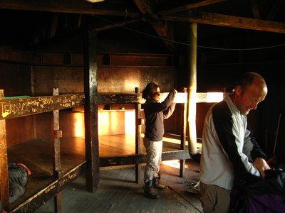 l'intérieur du refuge des Chaumailloux l'intérieur du refuge des Chaumailloux