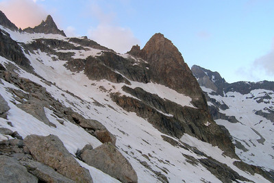 Vue du coté ouest de l'aiguille + redescente Vue du coté ouest de l'aiguille + redescente