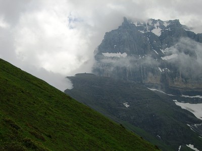 Tête de Chalin et Cime de l'Est en arrière plan Tête de Chalin et Cime de l'Est en arrière plan