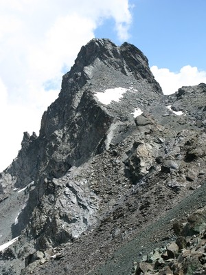Face Ouest - Arête SO à droite à partir de la brèche Face Ouest - Arête SO à droite à partir de la brèche