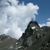 Les nuages du versant italien sont repoussés par la brise de vallée du Queyras