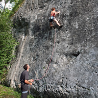 Grotte du loup - Secteur principal - Bernie et Olivier dans la classique du coin : "Izzy Cool" (5c+)