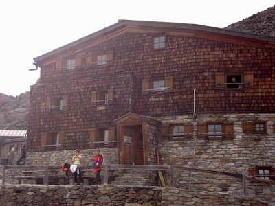 il rifugio al giogo basso il rifugio al giogo basso