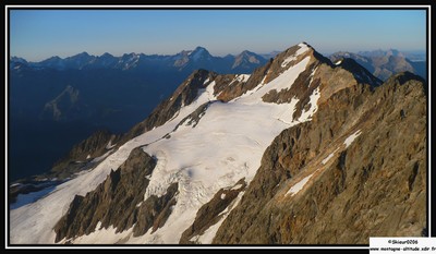 Le Pic Bayle et son glacier puis la Muzelle au loin