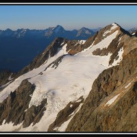Le Pic Bayle et son glacier puis la Muzelle au loin