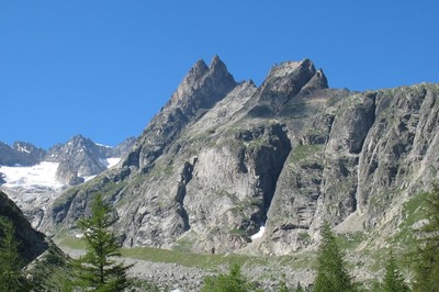 Parete dei Titani et Monts Rouges de Triolet Parete dei Titani et Monts Rouges de Triolet