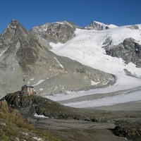 La cabane des Dix depuis le Col de Tête Noire (2957m)