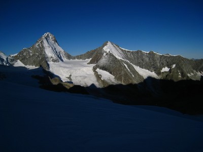 La Dent Blanche et le Grand Cornier, vus depuis le pied du col du Mountet La Dent Blanche et le Grand Cornier, vus depuis le pied du col du Mountet