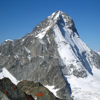 La Dent Blanche et 3 de ses 4 arêtes (de G à D : Sud, 4 ânes et Nord). Elle est superbe !