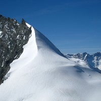 L'arête Nord dentelée du Rimpfischhorn depuis l'Allalinhorn