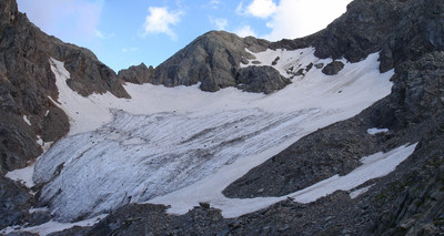 La Vedretta del Lupo presso il bivacco Corti 2509 m. La Vedretta del Lupo presso il bivacco Corti 2509 m.