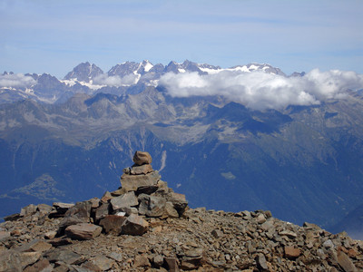 Il gruppo del Bernina dalla cima del Pizzo di Coca 3050 m. Il gruppo del Bernina dalla cima del Pizzo di Coca 3050 m.