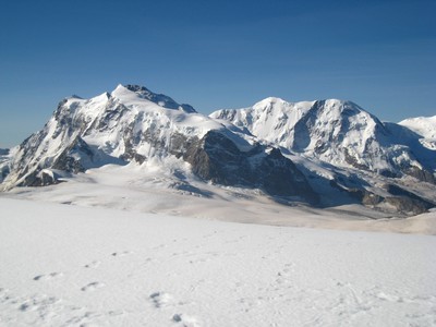 Le massif du Mont Rose, depuis le sommet du Rimpfischhorn Le massif du Mont Rose, depuis le sommet du Rimpfischhorn