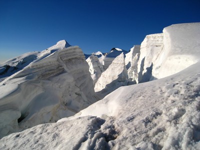 Entre crevasse et sérac, un glacier tourmenté!
